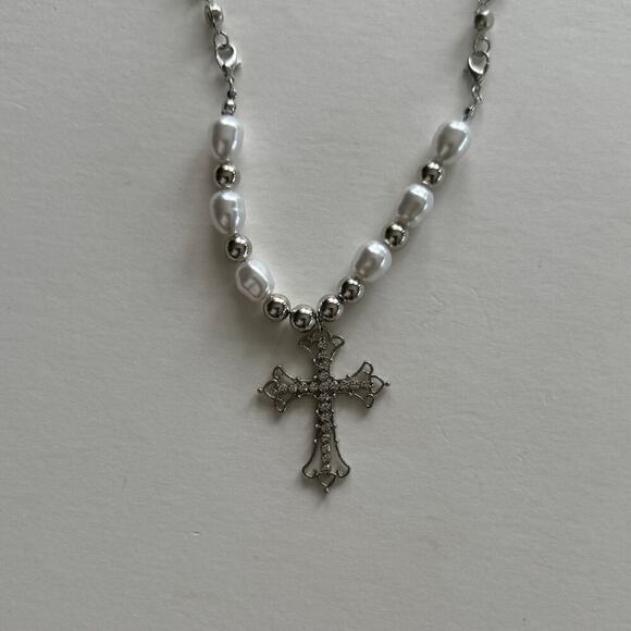Y2K Silver Pearl Cross Choker Necklace Unisex 2000s Jewelry Streetwear Fit - Picture 6 of 6